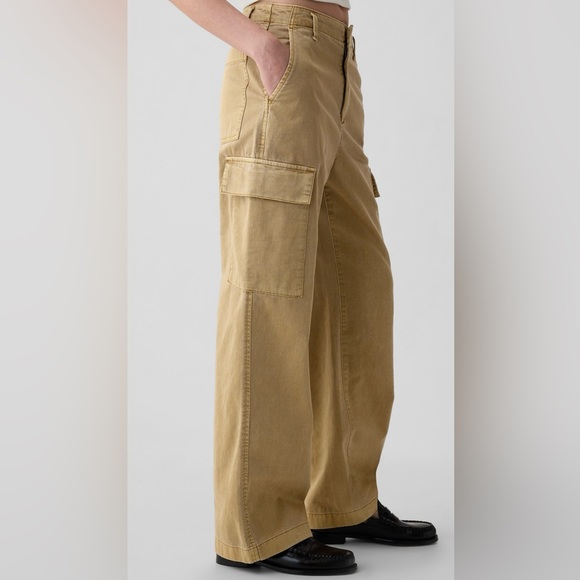 Mid Rise Loose Khaki Cargo Pants- Gap - Picture 3 of 3